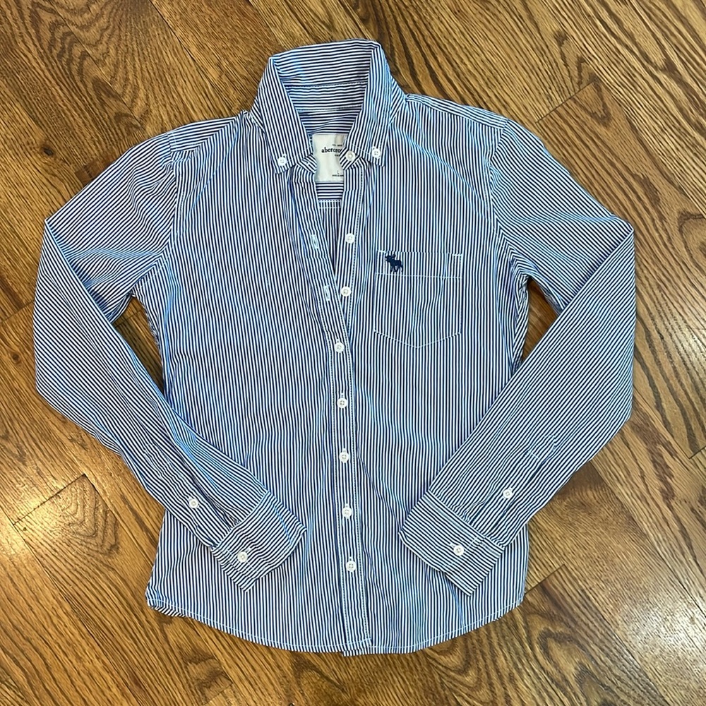 Girl’s Abercrombie kids Button Down/Button Up Shirt. Size Large. Like New.